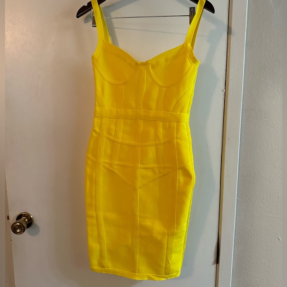 Women’s dress Sz. L bright yellow color.